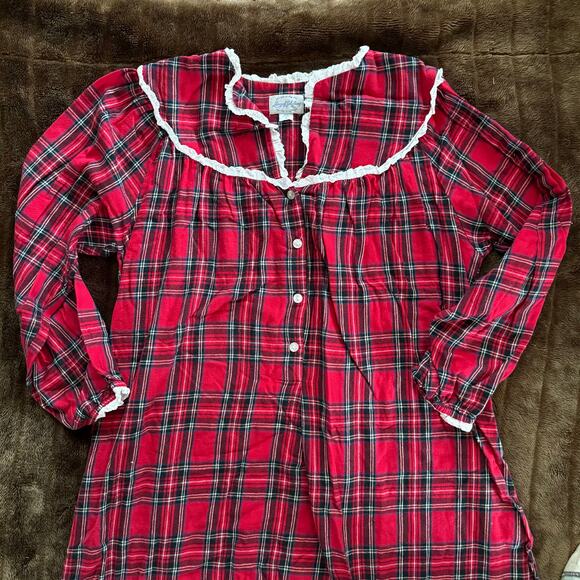 A Cozy Classic! Lanz of Salzburg M Red Plaid Flannel Granny Gown 100% Cotton - Picture 2 of 4